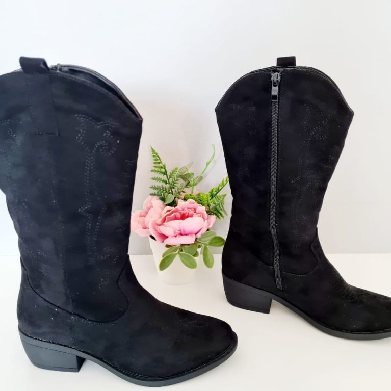 B017 Black cowboy boots