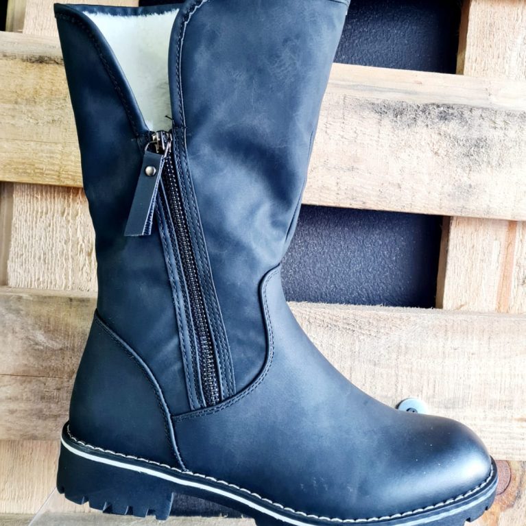 B028 black boots