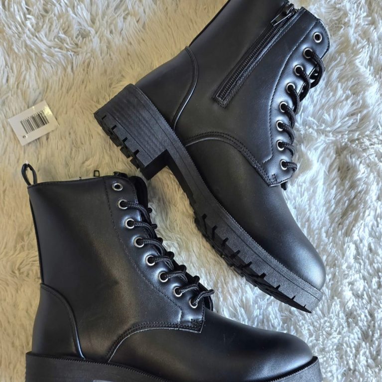 B146 black short military boots