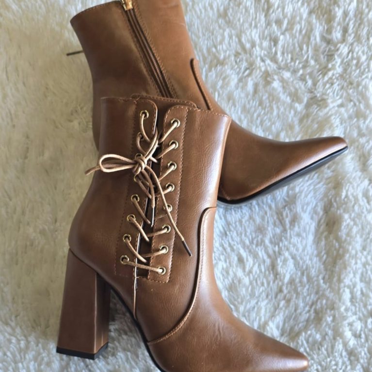 B147 tan ankle boots