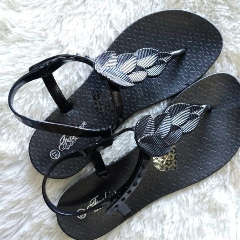 S157 black leaf sandals