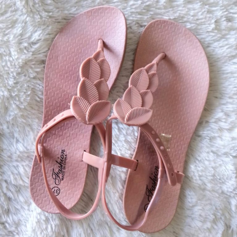 S157 apricot leaf sandal